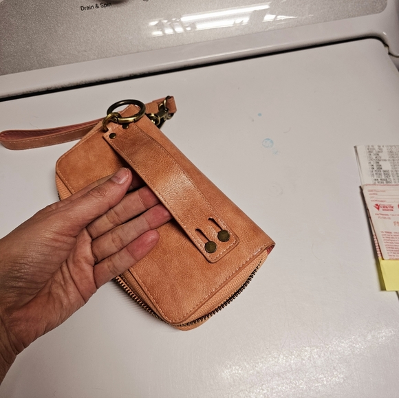 Wristlet wallet, like new.  Excellent condition - Picture 5 of 5
